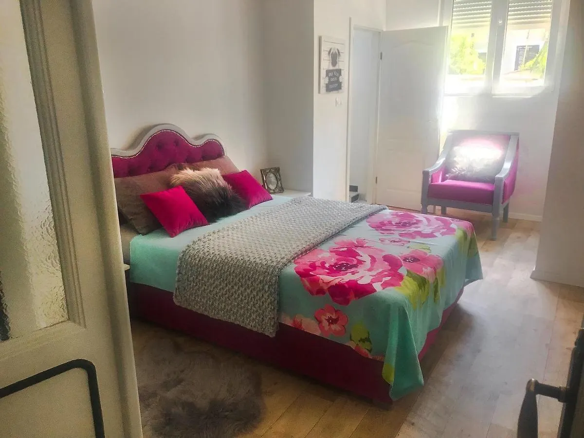 PUY Emma'S Rooms B&B לינה וארוחת בוקר