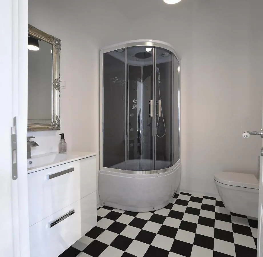 לינה וארוחת בוקר PUY Emma'S Rooms B&B